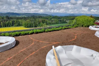 Blumenmeer Rot-Rosa, Baustelle